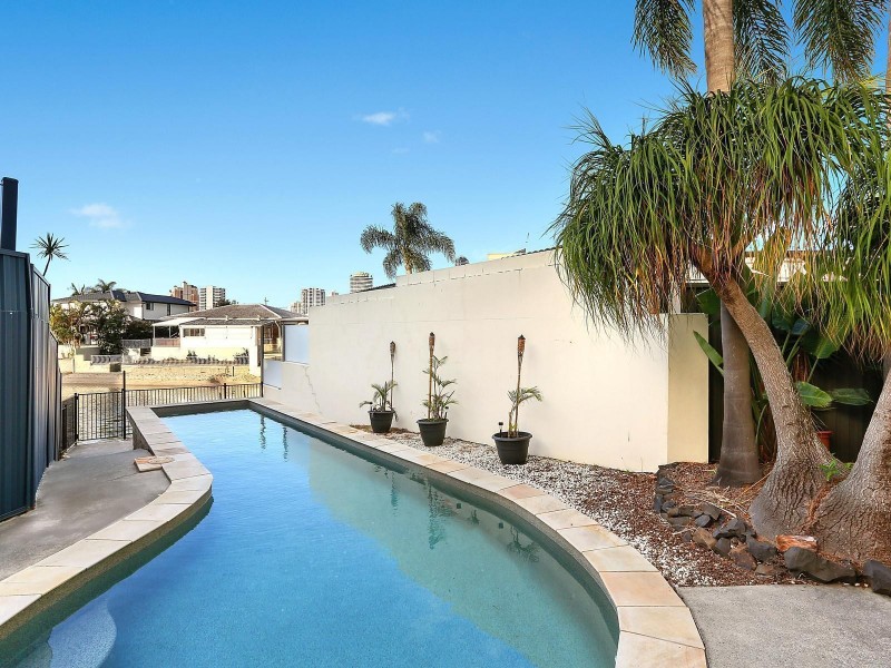 31 Merrimac Boulevard, Broadbeach Waters QLD 4218