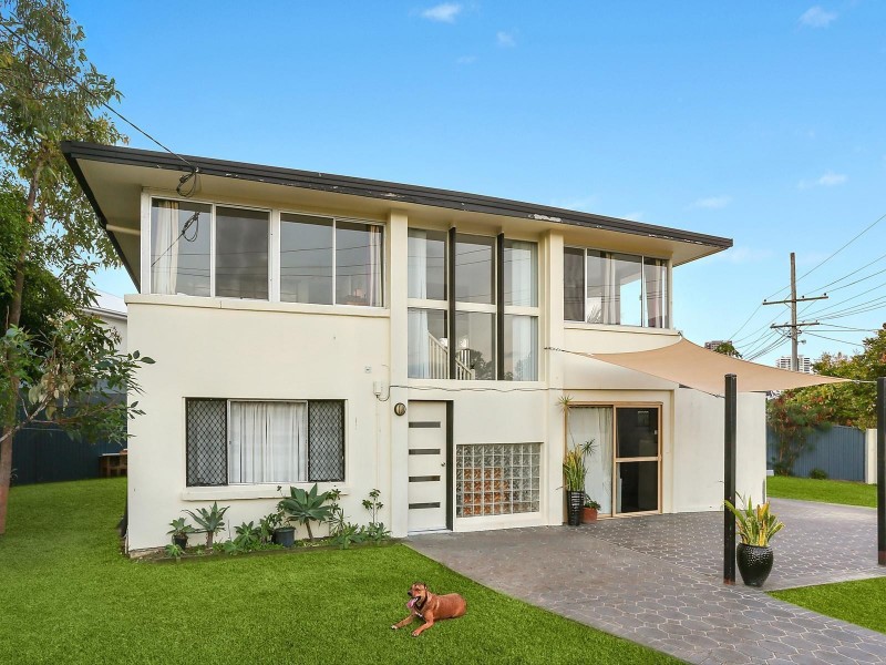 31 Merrimac Boulevard, Broadbeach Waters QLD 4218