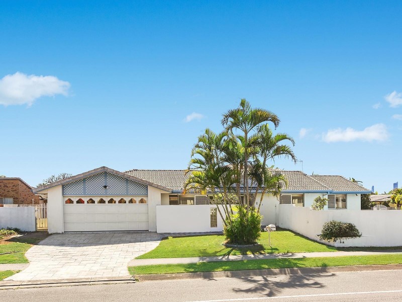 2 Montserrat Court, Clear Island Waters QLD 4226