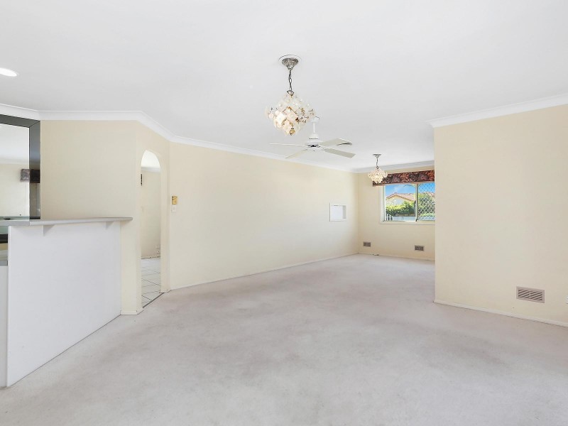 2 Montserrat Court, Clear Island Waters QLD 4226