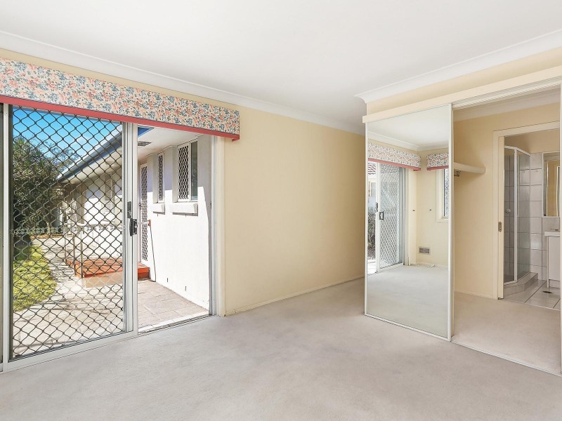 2 Montserrat Court, Clear Island Waters QLD 4226