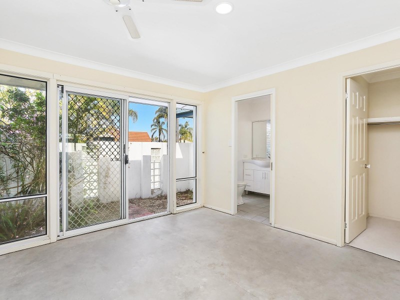 2 Montserrat Court, Clear Island Waters QLD 4226