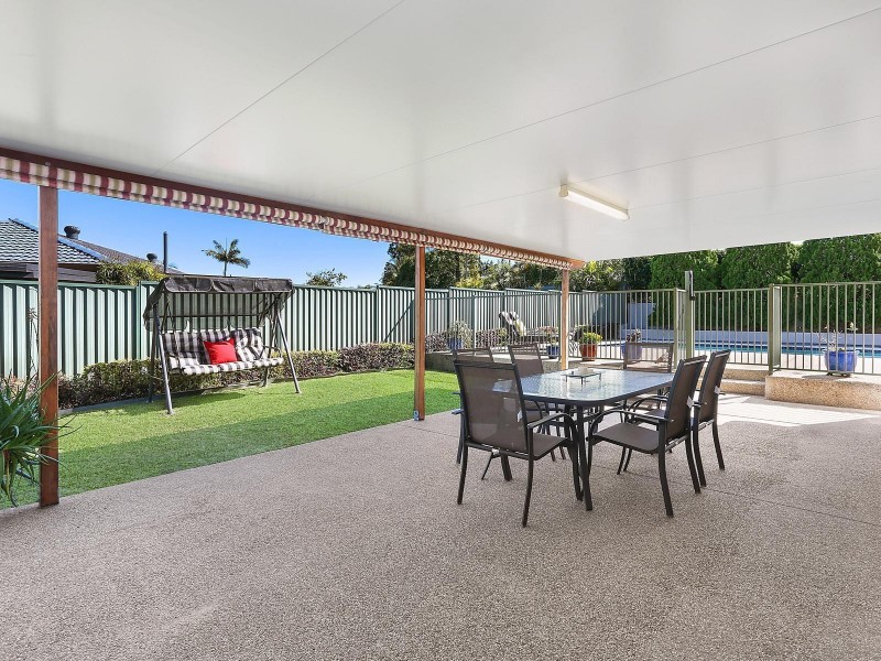 19 Collins Crescent, Benowa QLD 4217