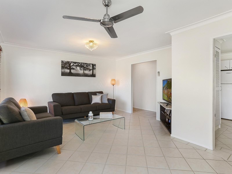 19 Collins Crescent, Benowa QLD 4217