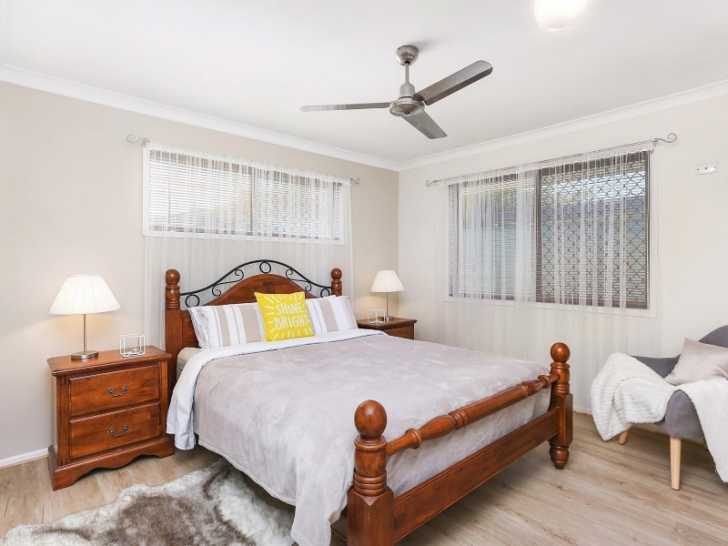 19 Collins Crescent, Benowa QLD 4217