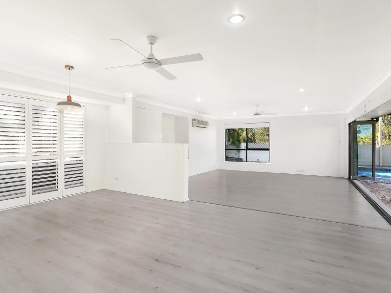 27 Canterbury Chase, Ashmore QLD 4214