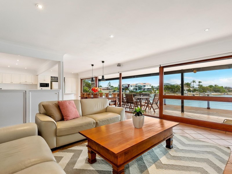 95 Allambi Avenue, Broadbeach Waters QLD 4218