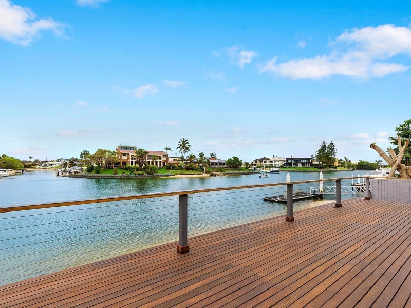 95 Allambi Avenue, Broadbeach Waters QLD 4218