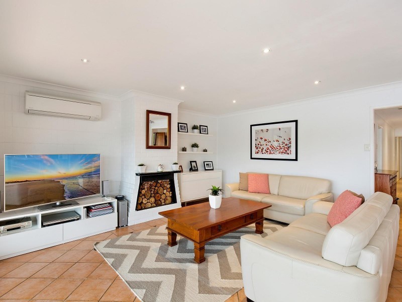 95 Allambi Avenue, Broadbeach Waters QLD 4218