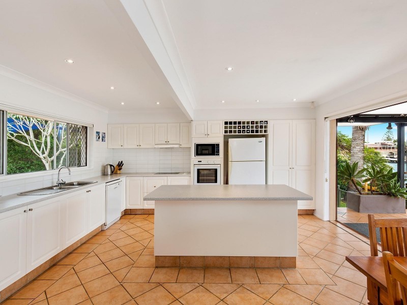 95 Allambi Avenue, Broadbeach Waters QLD 4218