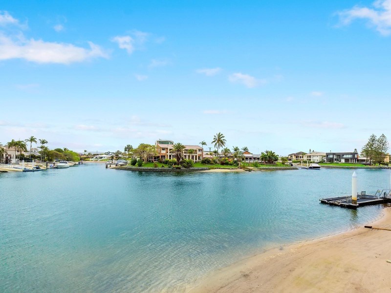 95 Allambi Avenue, Broadbeach Waters QLD 4218