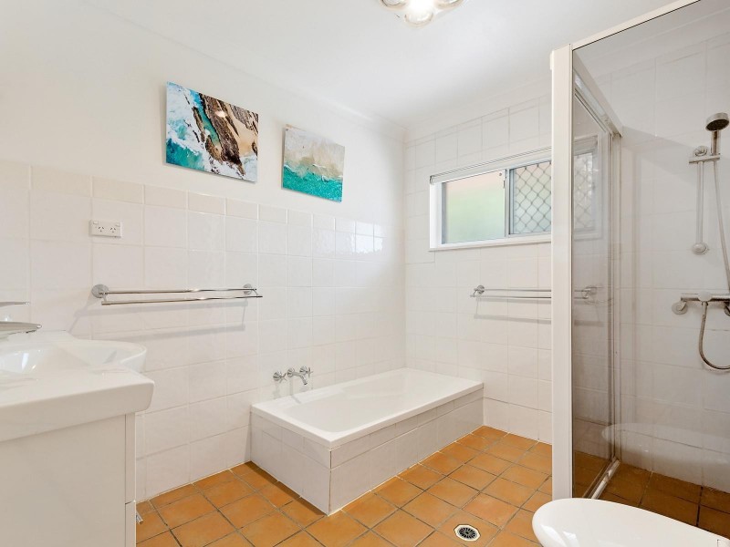 95 Allambi Avenue, Broadbeach Waters QLD 4218