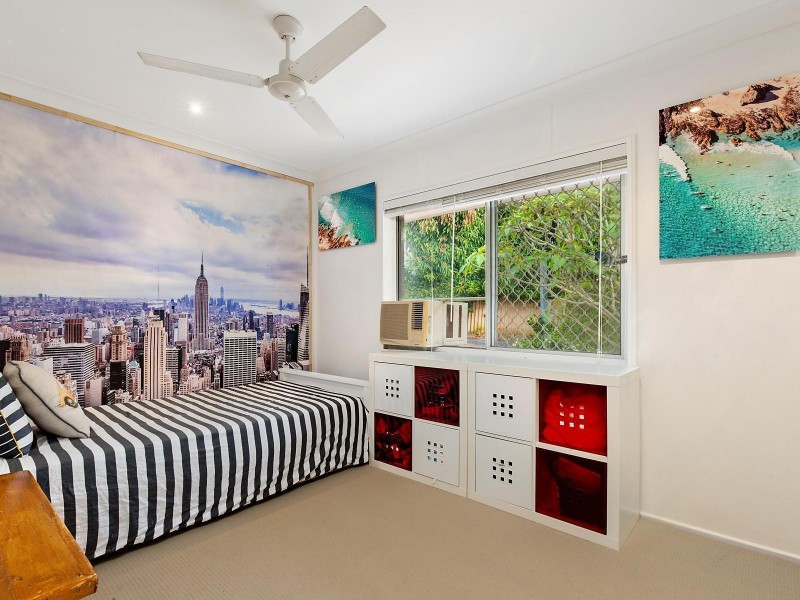 95 Allambi Avenue, Broadbeach Waters QLD 4218