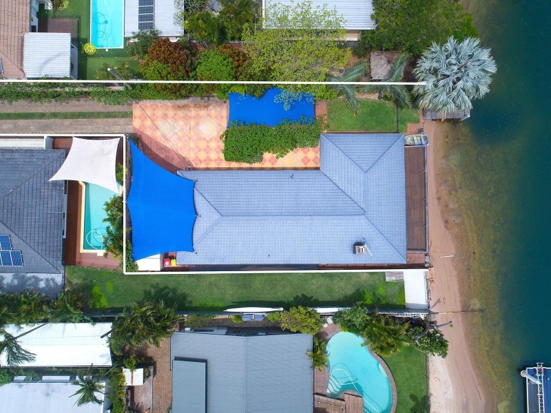 95 Allambi Avenue, Broadbeach Waters QLD 4218