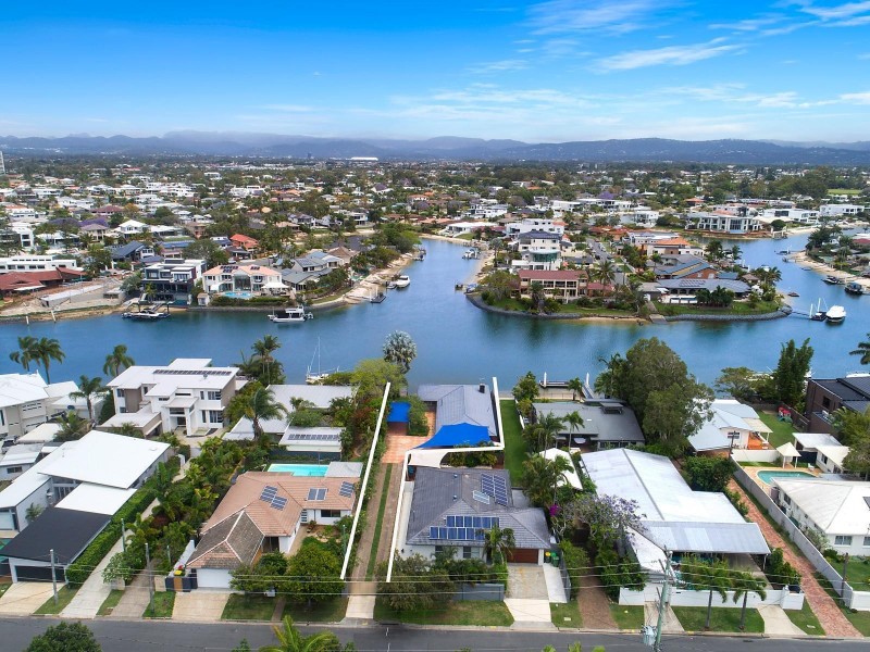 95 Allambi Avenue, Broadbeach Waters QLD 4218