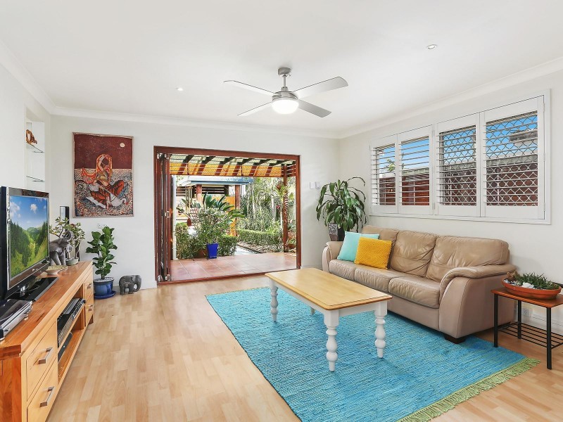 81 Chainey Avenue, Miami QLD 4220