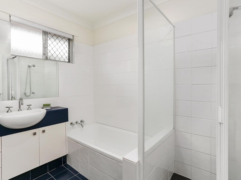 81 Chainey Avenue, Miami QLD 4220