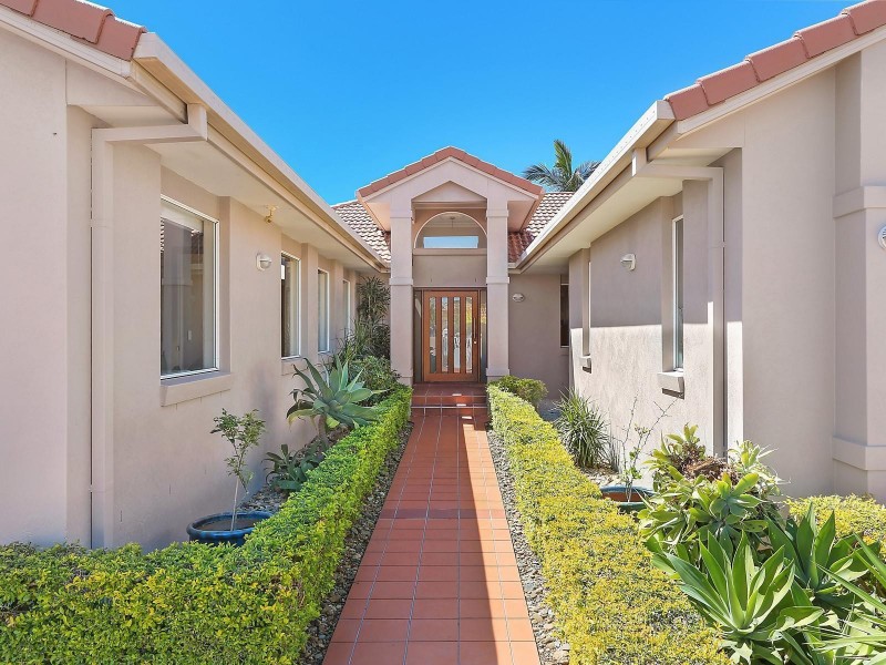 30 Christa Way, Benowa Waters QLD 4217