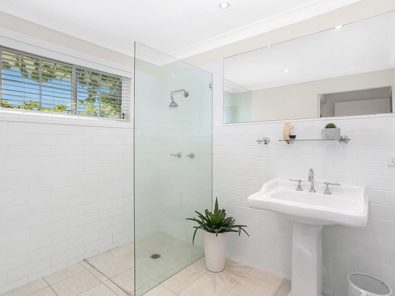 14 Campbell Street, Sorrento QLD 4217