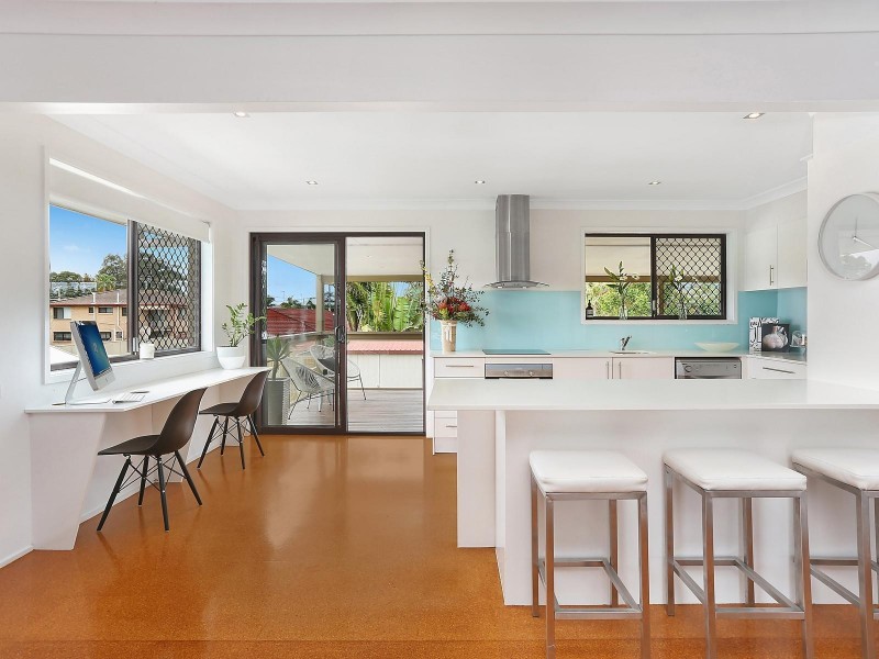 6 Binnacle Court, Mermaid Waters QLD 4218