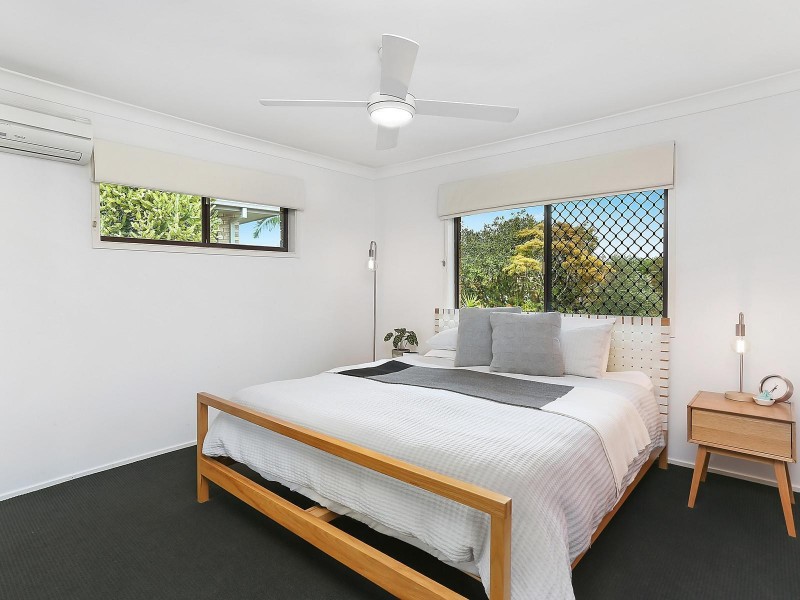 6 Binnacle Court, Mermaid Waters QLD 4218