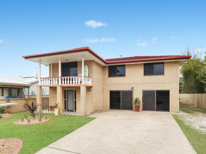 6 Binnacle Court, Mermaid Waters QLD 4218