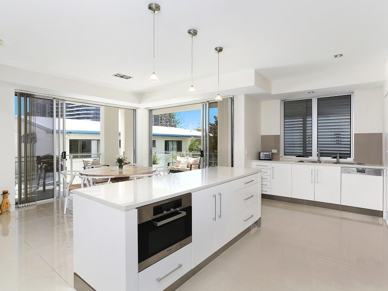 3/17 Anne Avenue, Broadbeach QLD 4218