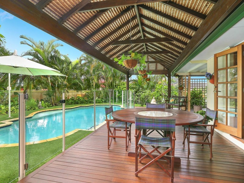 11 Village Low Road, Benowa Waters QLD 4217