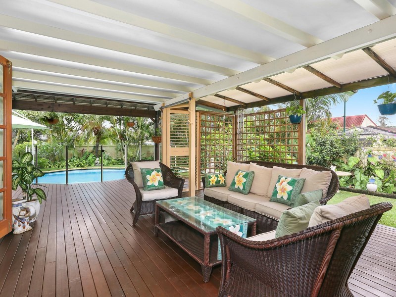 11 Village Low Road, Benowa Waters QLD 4217