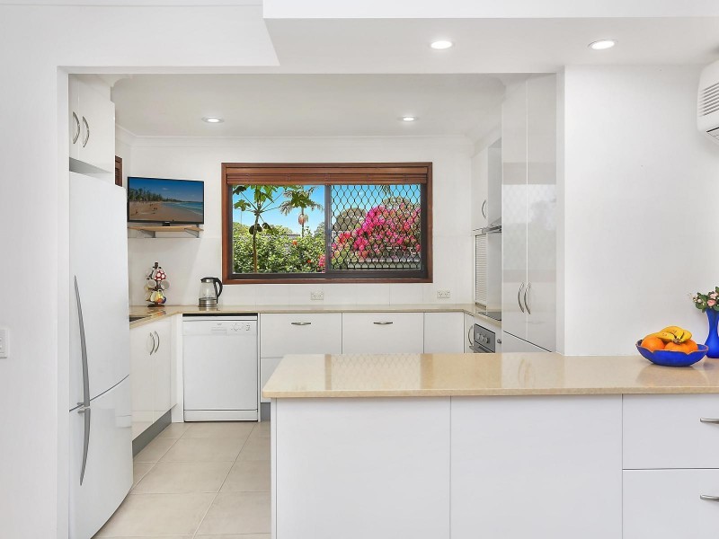 11 Village Low Road, Benowa Waters QLD 4217