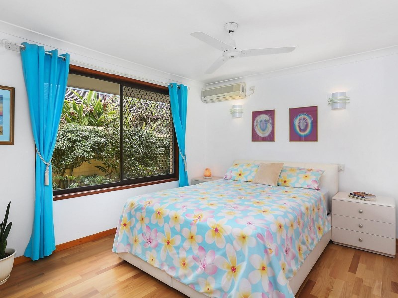 11 Village Low Road, Benowa Waters QLD 4217