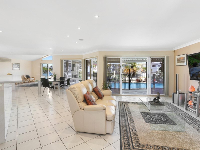 271 Rio Vista Boulevard, Mermaid Waters QLD 4218