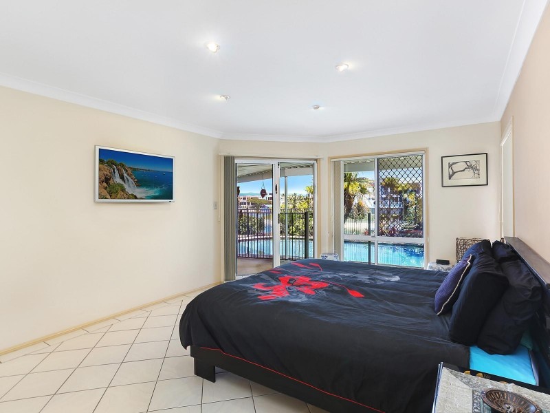 271 Rio Vista Boulevard, Mermaid Waters QLD 4218