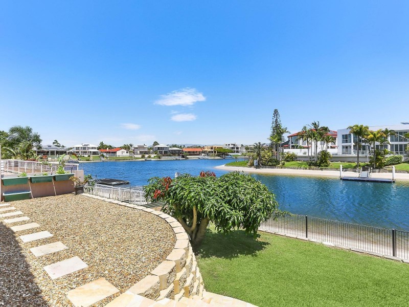 271 Rio Vista Boulevard, Mermaid Waters QLD 4218