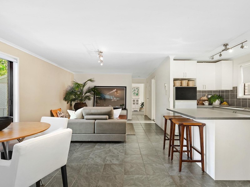 6/4 Baker Avenue, Labrador QLD 4215