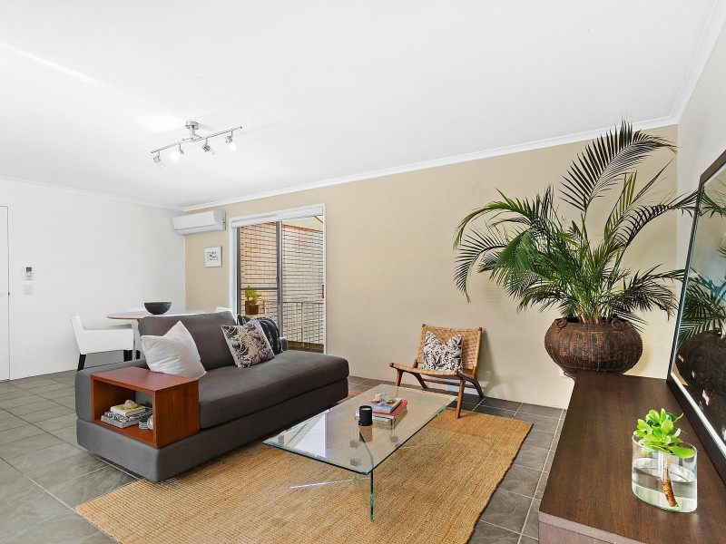 6/4 Baker Avenue, Labrador QLD 4215