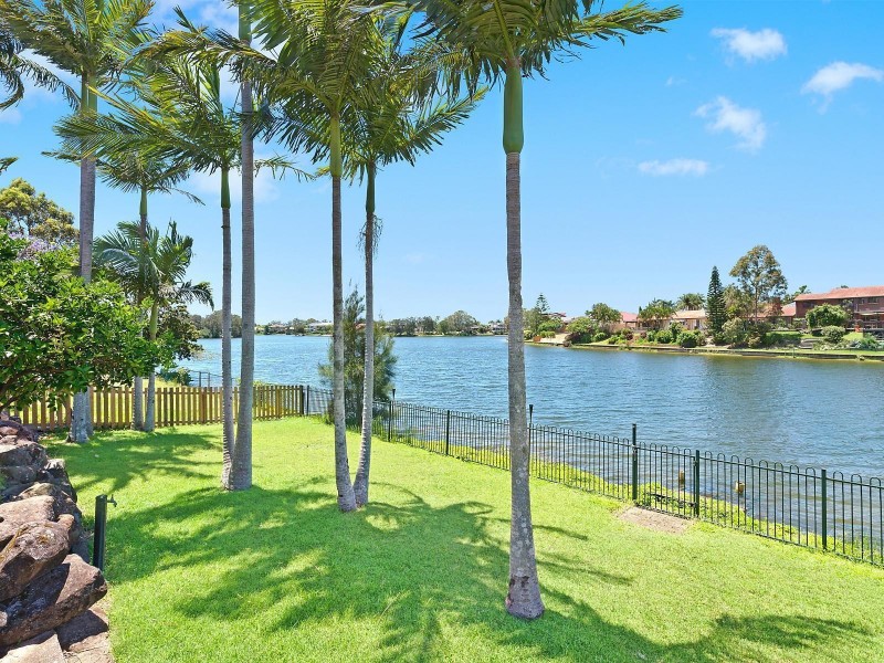 40 Pinnacle Court, Robina QLD 4226