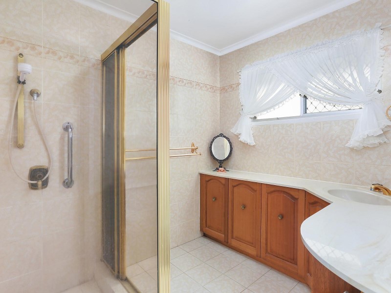 19 The Glade, Labrador QLD 4215