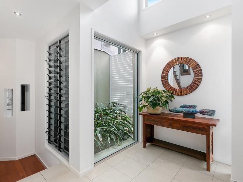 2/22 Billington Street, Labrador QLD 4215