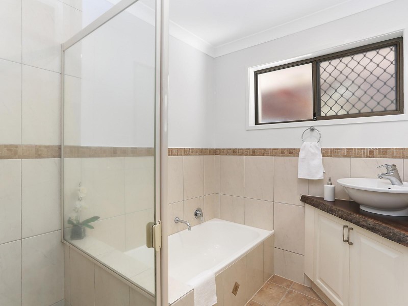 21 Plateau Crescent, Carrara QLD 4211