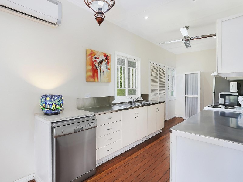 1/2 Musgrave Avenue, Southport QLD 4215