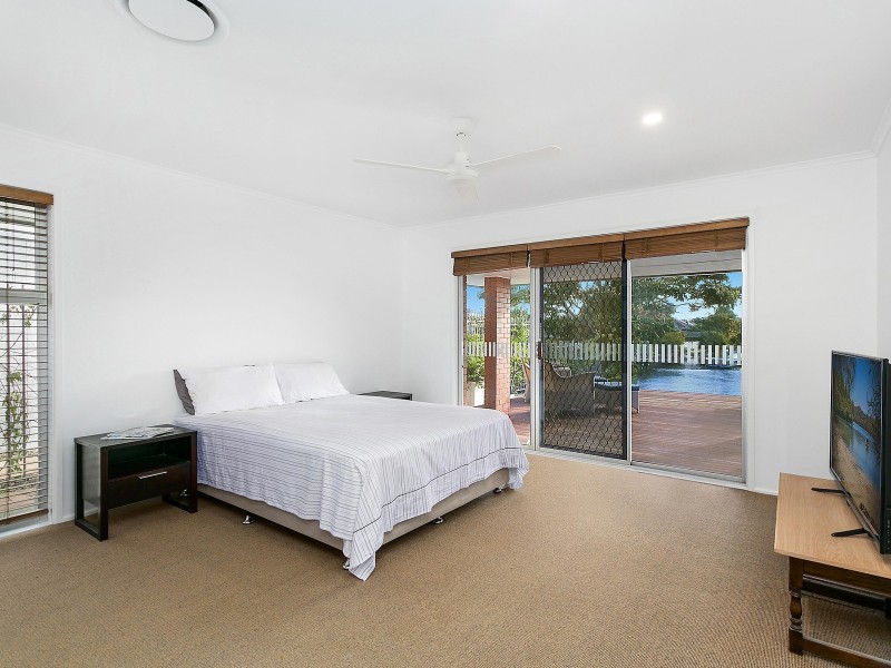 13 La Scala Court, Isle Of Capri QLD 4217