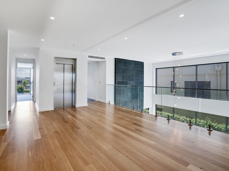 24 Shearwater Esplanade, Runaway Bay QLD 4216