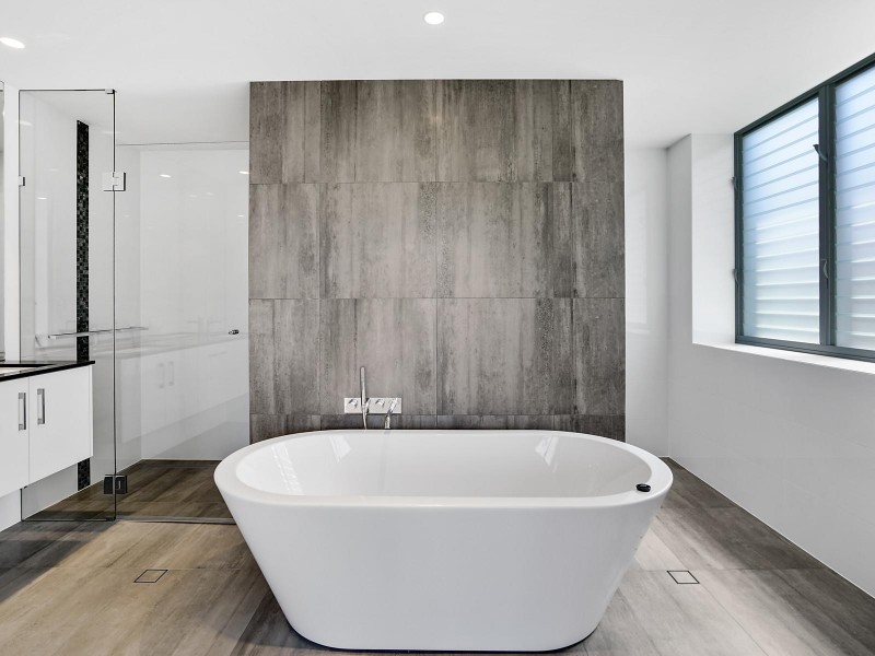 24 Shearwater Esplanade, Runaway Bay QLD 4216