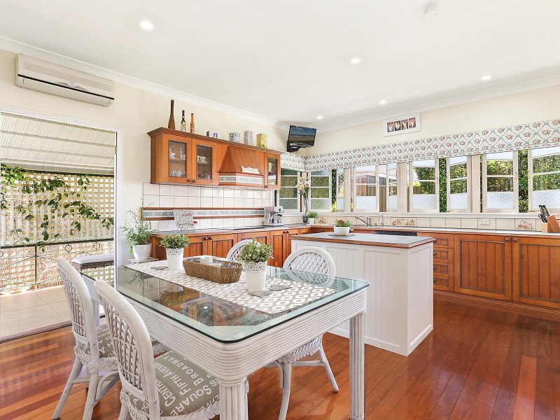 26 Lind Avenue, Southport QLD 4215