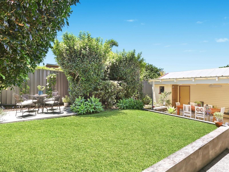 26 Lind Avenue, Southport QLD 4215