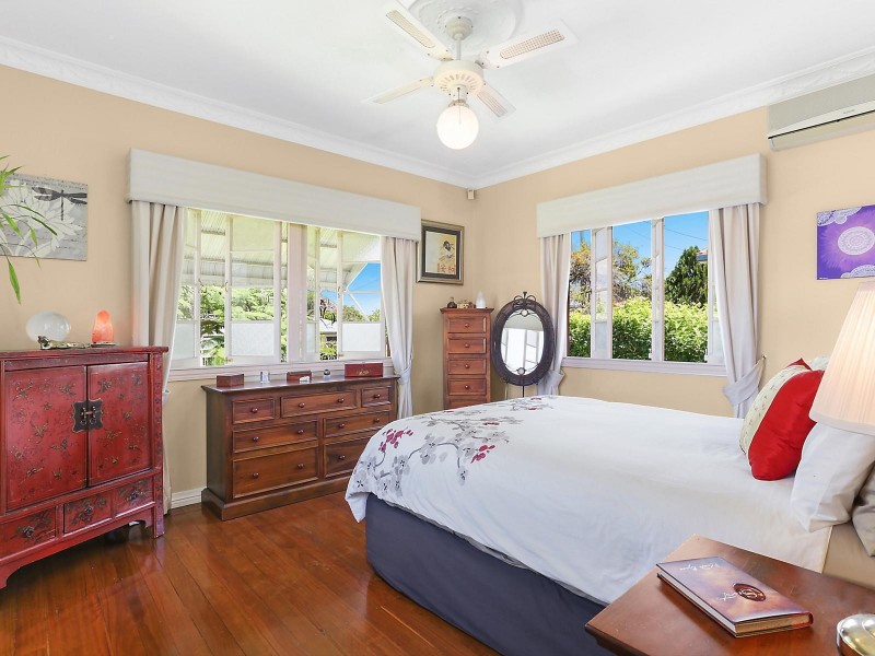 26 Lind Avenue, Southport QLD 4215