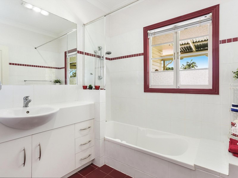 26 Lind Avenue, Southport QLD 4215