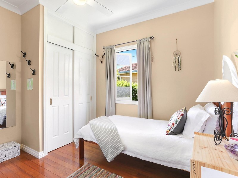 26 Lind Avenue, Southport QLD 4215