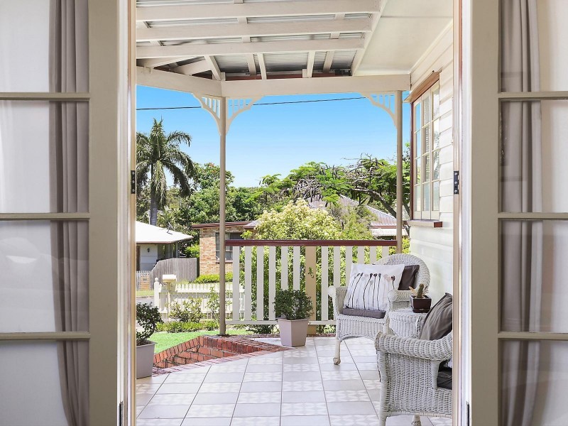 26 Lind Avenue, Southport QLD 4215